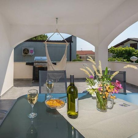 Family Patio Vir Apartment Luaran gambar