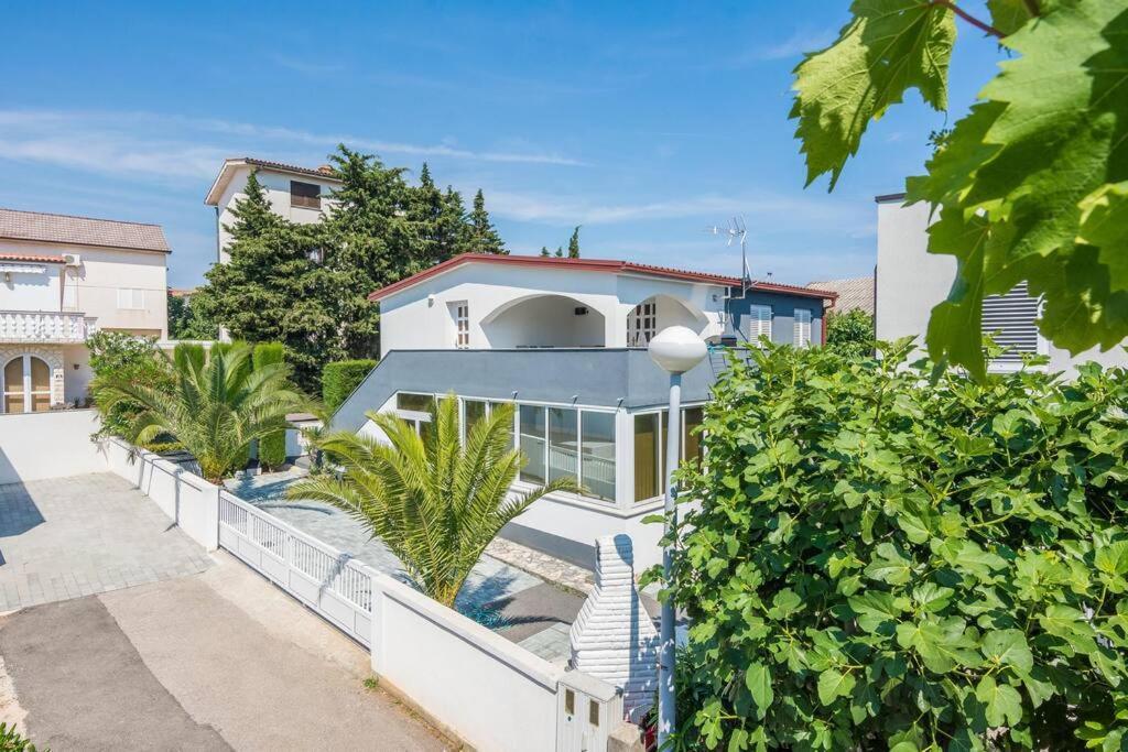Family Patio Vir Apartment Luaran gambar