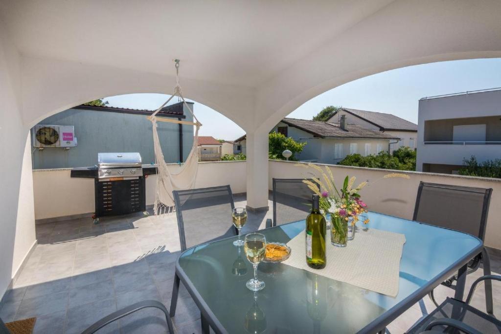 Family Patio Vir Apartment Luaran gambar